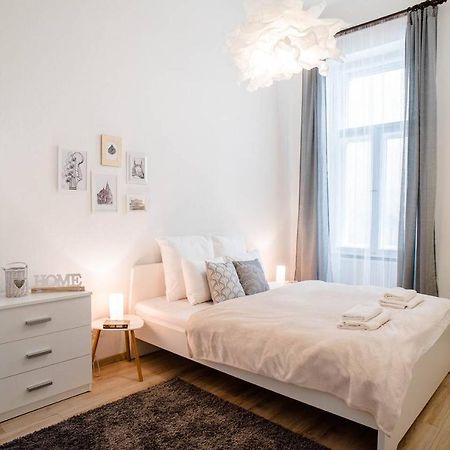 Comfy, Renewed 3 Bedroom Apt In Center بودابست المظهر الخارجي الصورة